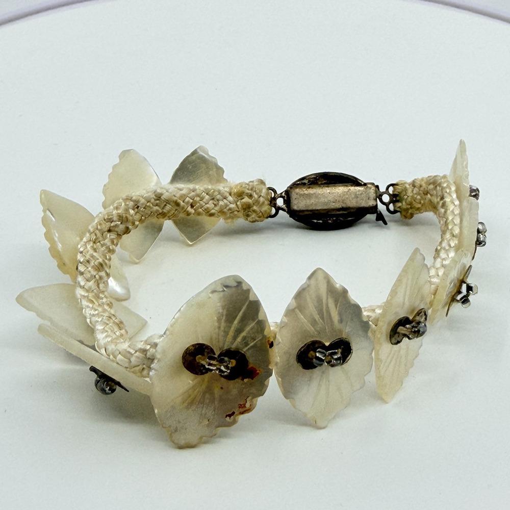 VTG Carved Mother of Pearl Shell Leaf Braided Cord Bracelet Cream Pearl Clasp - Picture 5 of 12
